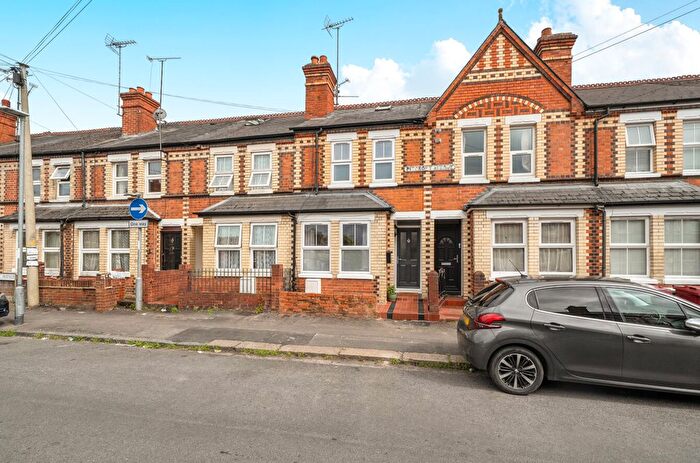 3 Bedroom Terraced House For Sale In Pitcroft Avenue, Reading, Berkshire, RG6