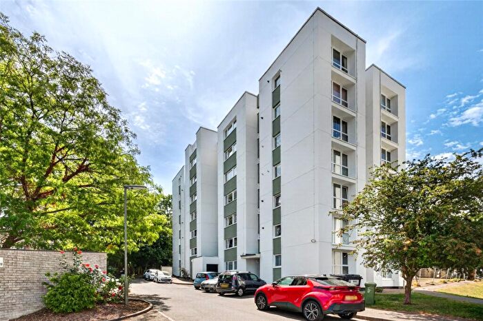 2 Bedroom Apartment For Sale In Manor Court, Weybridge, Surrey, KT13