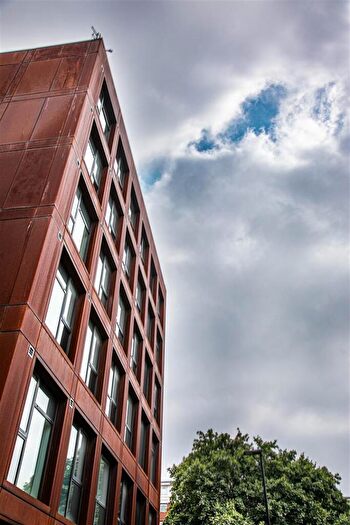 3 Bedroom Apartment To Rent In Apt Qube, West Street, S1