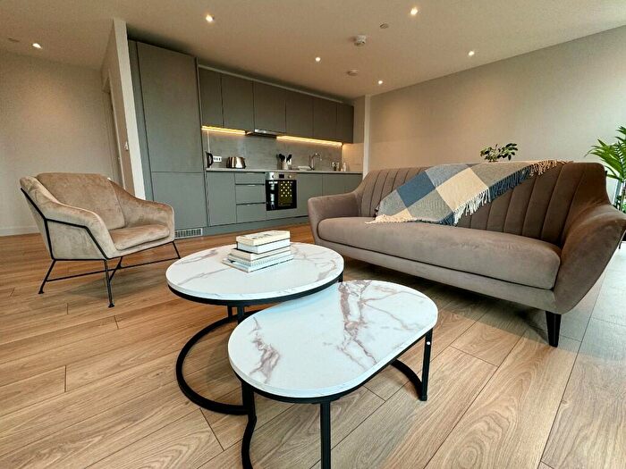 2 Bedroom Apartment To Rent In Clyde Place, Glasgow, G5