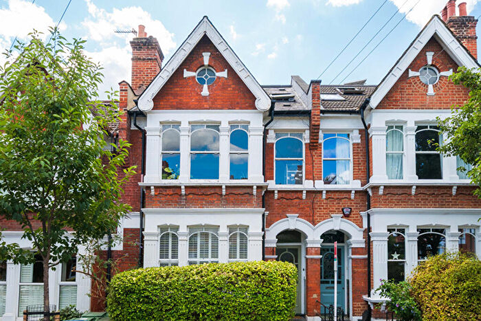 2 Bedroom Flat For Sale In Elfindale Road, Herne Hill, London, SE24