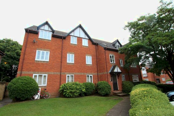 2 Bedroom Apartment To Rent In Thetford House, Rembrandt Way, Reading, RG1