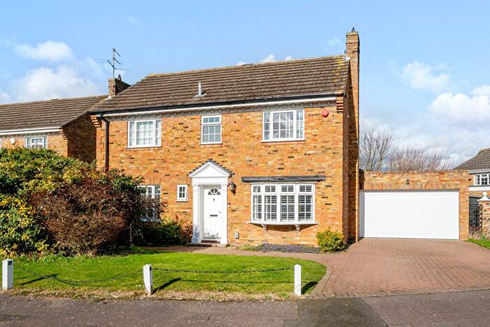 4 Bedroom Detached House For Sale In Queen Anne's Close, Stotfold, SG5