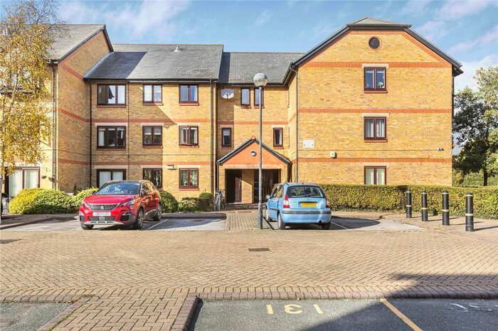 1 Bedroom Flat To Rent In Riverside Close, London, E5