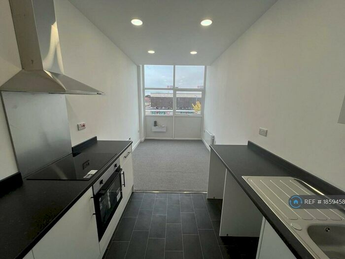 2 Bedroom Flat To Rent In Grosvenor Street, Stalybridge, SK15