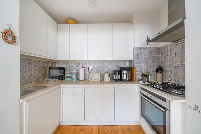 2 Bedroom Flat For Sale In Northwood Road, Highgate, N6