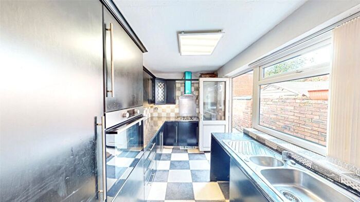 Terraced House To Rent In Canada Street, Manchester, M40