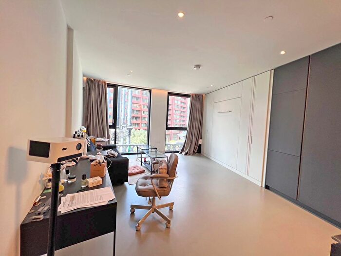 Studio To Rent In Lewis Cubitt Square, London, N1C