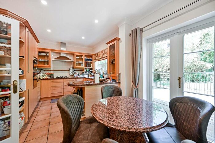 4 Bedroom House To Rent In Savery Drive, Surbiton, KT6