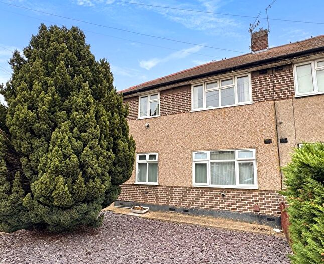2 Bedroom Maisonette For Sale In Amp; (A) Dryden Close, Hainault, IG6
