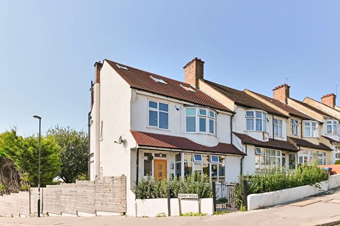 5 Bedroom Property To Rent In Canham Road, South Norwood, London, SE25