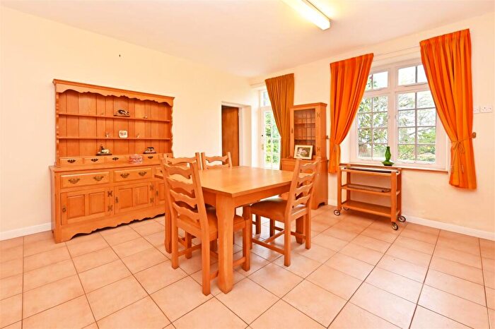 3 Bedroom Detached House For Sale In Windermere, Bath Lane, Ashover, S45