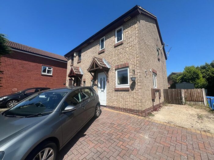 2 Bedroom Semi-Detached House To Rent In Swinderby Drive, Oakwood, DE21