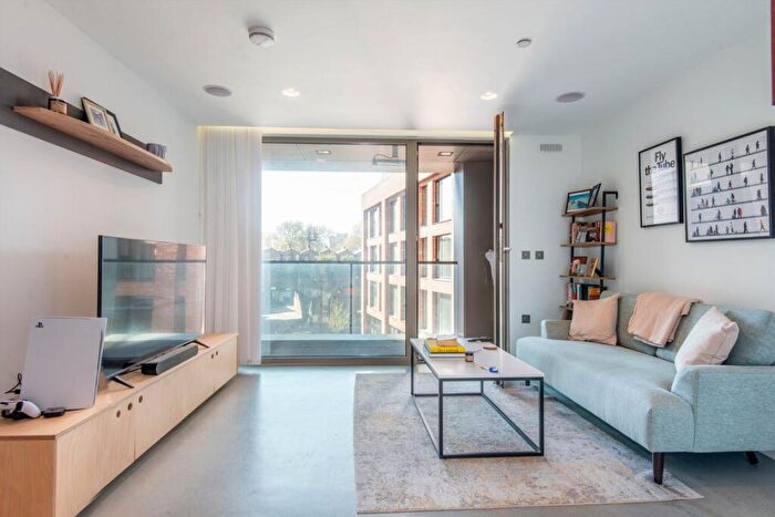 1 Bedroom Flat To Rent In Helmsley Street, London Fields, E8