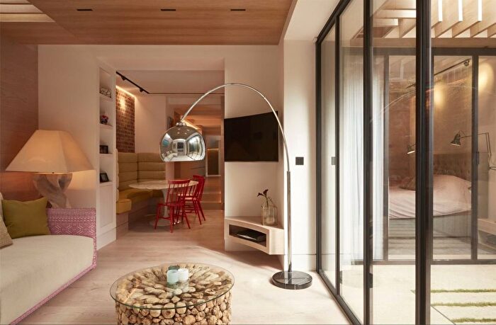 3 Bedroom Flat For Sale In Gloucester Terrace, Bayswater, W2