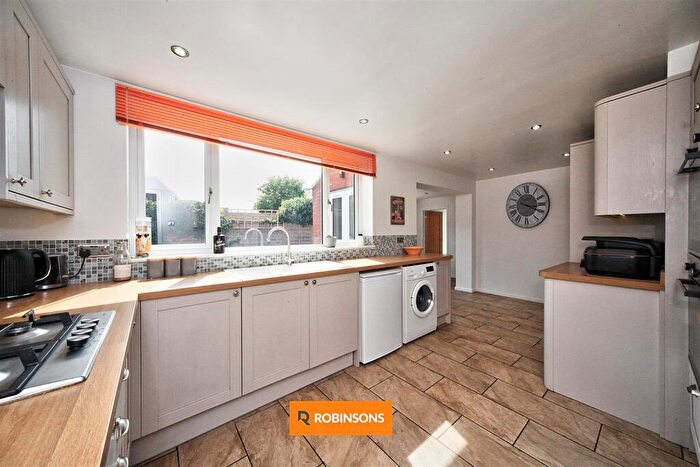 4 Bedroom Detached House For Sale In Totternhoe Road, Dunstable, LU6