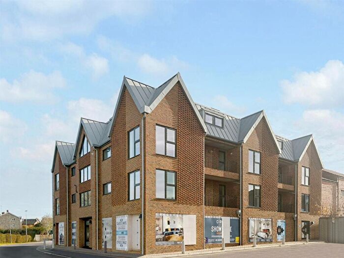2 Bedroom Flat For Sale In Cyprus Road, Burgess Hill, RH15