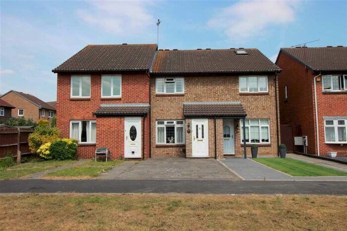 1 Bedroom Maisonette To Rent In Camellia Close, Romford, RM3