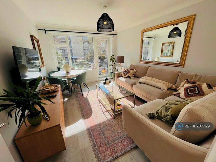 2 Bedroom Flat To Rent In Lovelace Road, Surbiton, KT6