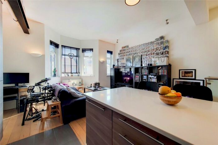 2 Bedroom Flat To Rent In Villiers Road, Willesden Green, London, NW2