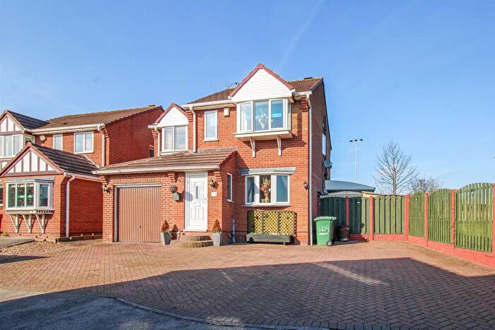 4 Bedroom Detached House For Sale In Richmond Road, Upton, Pontefract, WF9