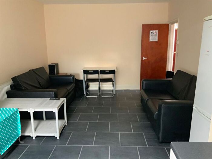 6 Bedroom Semi-Detached House To Rent In Egerton Road, Manchester, M14