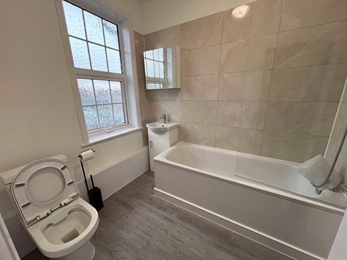 1 Bedroom Property To Rent In High Street, Edgware, HA8