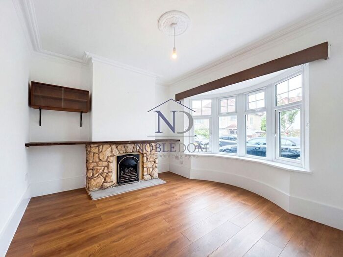 3 Bedroom Terraced House To Rent In Hounslow Gardens, Hounslow, TW3