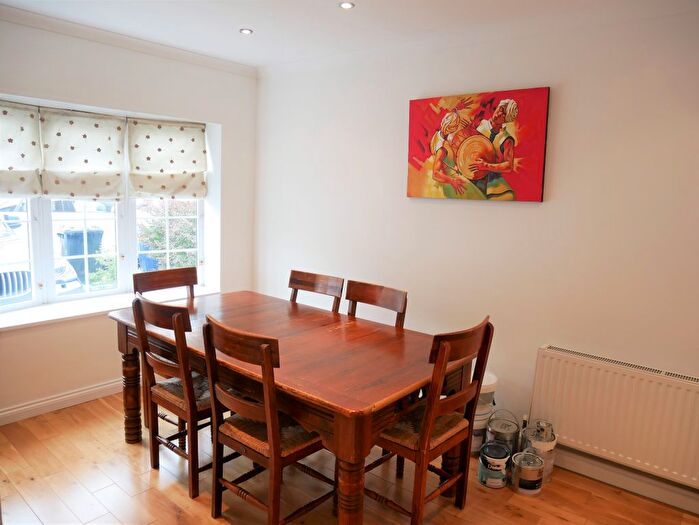 4 Bedroom Semi-Detached House To Rent In Jersey Road, Hounslow, TW3