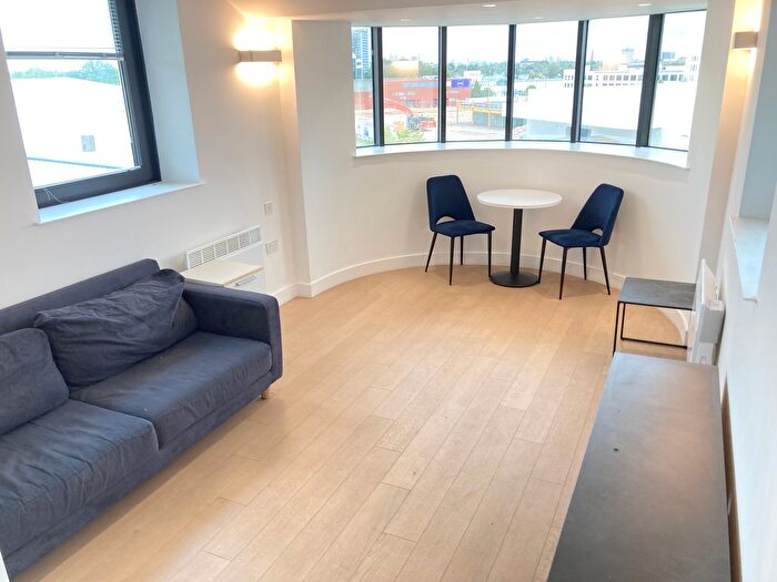 2 Bedroom Flat To Rent In Syon Lane, Isleworth, TW7