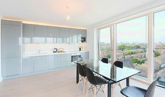 2 Bedroom Flat To Rent In Trafalgar Place, Elephant And Castle, London, SE17