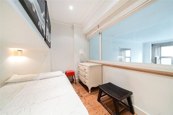 3 Bedroom Flat To Rent In Earl's Court Square, London, SW5