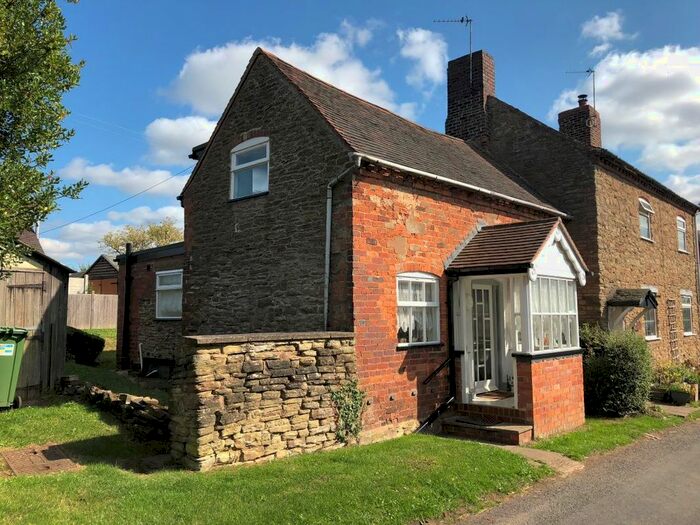 2 Bedroom Cottage For Sale In Stone Cottages, Rock, Kidderminster, DY14