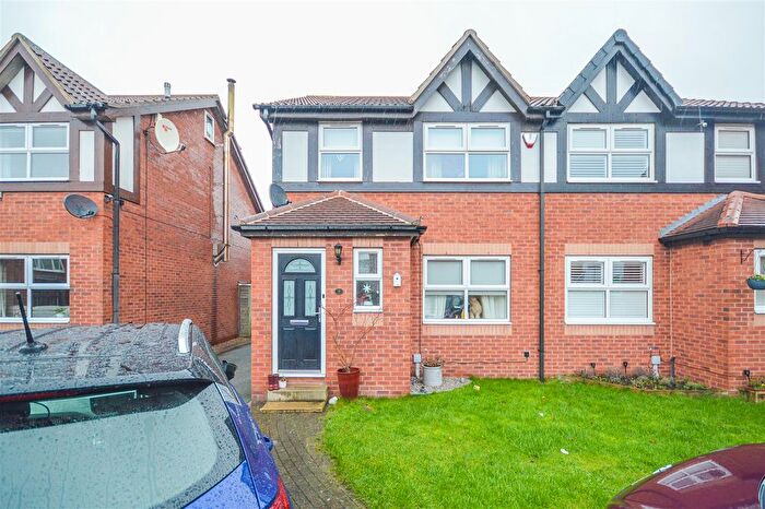 3 Bedroom Semi-Detached House For Sale In Kingsway Court, Ossett, WF5