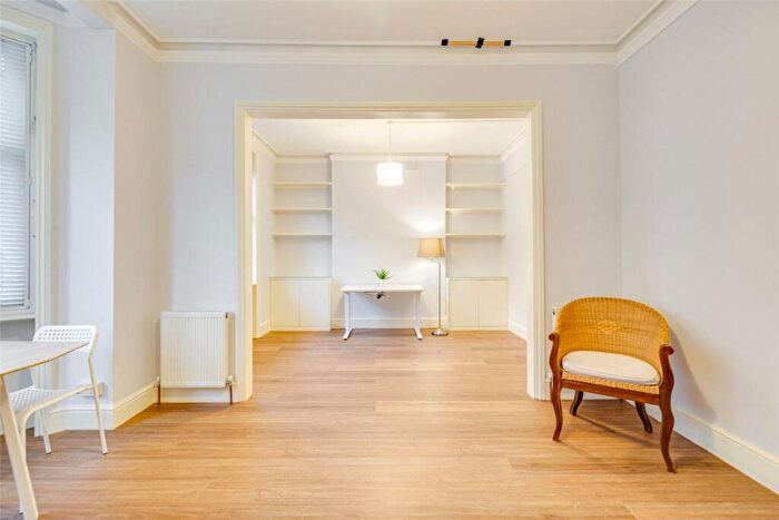 2 Bedroom Apartment To Rent In Fulham Road, London, SW10