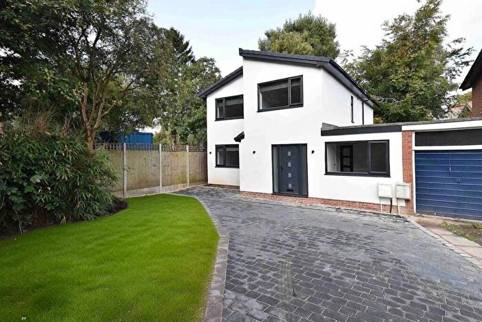 4 Bedroom Link Detached House For Sale In Devonshire Drive, Alderley Edge, SK9