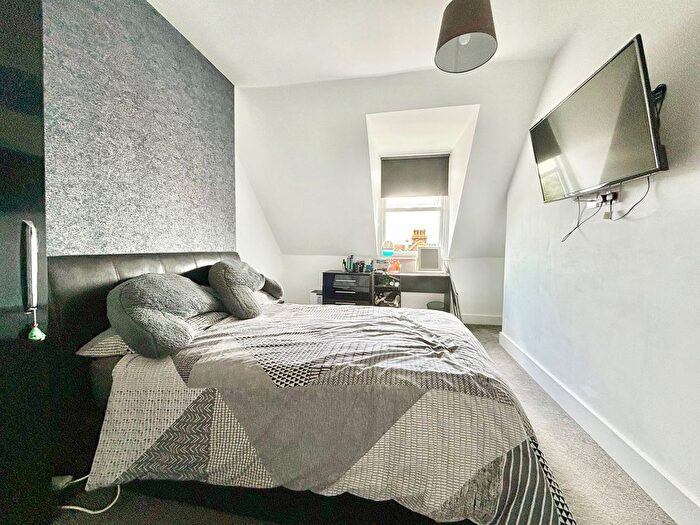 2 Bedroom Flat For Sale In Chepbourne Road, Bexhill-On-Sea, TN40