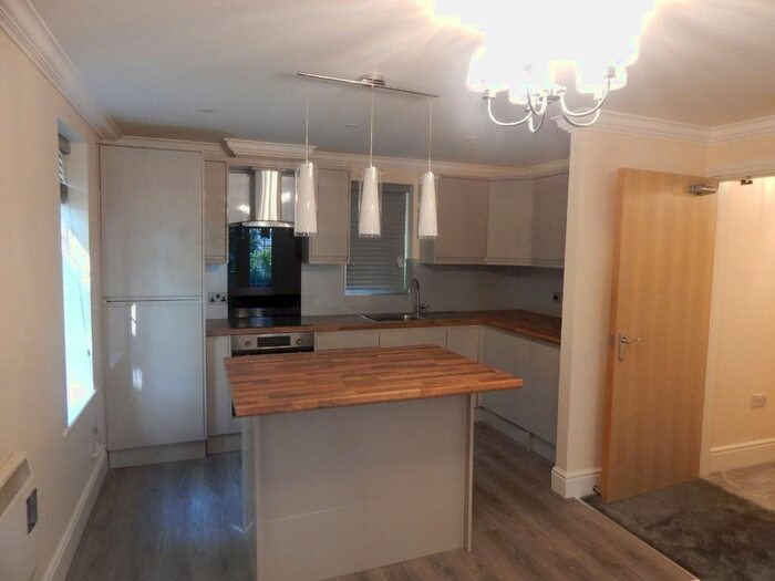 2 Bedroom Flat To Rent In Moorlands Court, Moorlands Avenue West, Dewsbury, WF13