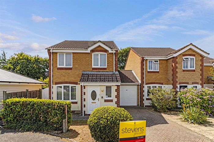 3 Bedroom Detached House For Sale In Linden Grove, Amberstone, Hailsham, BN27
