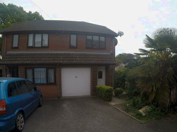 3 Bedroom Semi-Detached House To Rent In Three Bedroom House In Cul-de-sac Location - Available St November, BH9