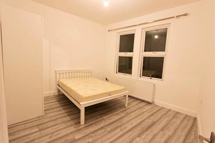 2 Bedroom Flat To Rent In Barrett's Grove, London, N16