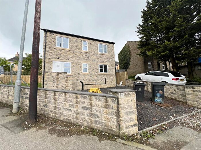 3 Bedroom Detached House For Sale In Gladstone Place, Denholme, Bradford, BD13