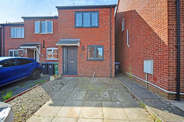 2 Bedroom End Of Terrace House For Sale In Manston Drive, Wellesbourne, Warwick, CV35