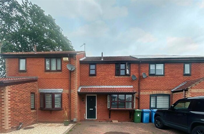 3 Bedroom Town House To Rent In Winchester Mews, Bircotes, Doncaster, DN11