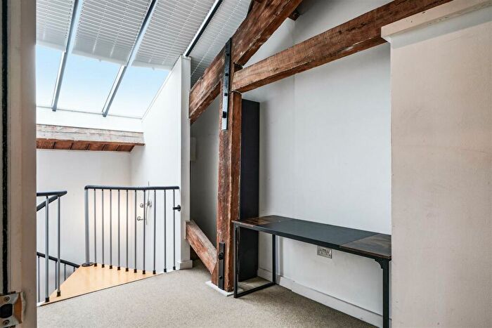 2 Bedroom Apartment For Sale In Warehouse W, Royal Victoria Dock, E16
