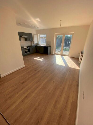 3 Bedroom House To Rent In Bedroom House &ndash; Middleham Road, Edmonton, N18