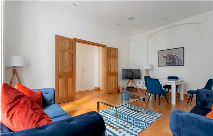3 Bedroom Flat To Rent In Baker Street, Marylebone, London, W1U