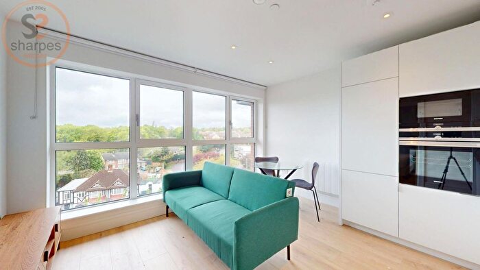 2 Bedroom Flat To Rent In Coombe Hill House, Beverley Way, West Wimbledon, London, SW20