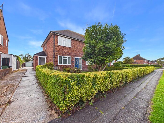 2 Bedroom Maisonette For Sale In Barnsbury Avenue, Aylesbury, Buckinghamshire, HP20