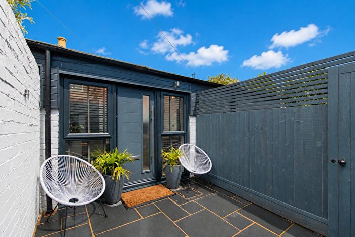 1 Bedroom House For Sale In Grafton Street, Kettering, NN16